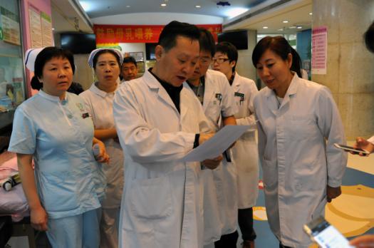 穆毅副院长带队检查节前急诊工作并组织突发群体伤应急桌面演练