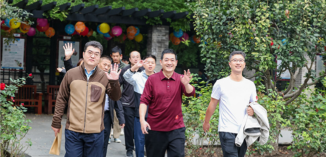 健步绘秋色 同心筑安康——北京儿童医院成功举办2025年职工秋季健步走活动