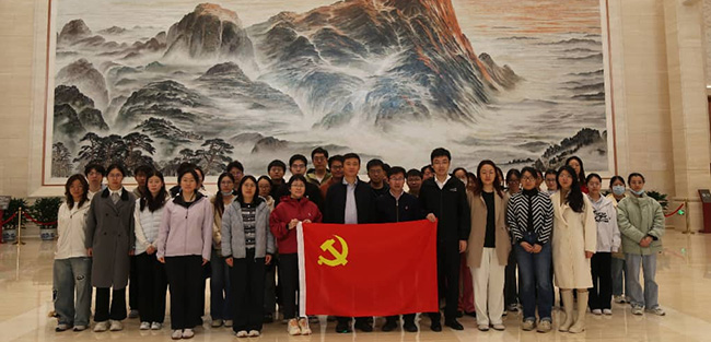 观中央礼品 悟大国外交 强医者担当——儿科医学院《形势与政策》课堂走进中央礼品文物管理中心